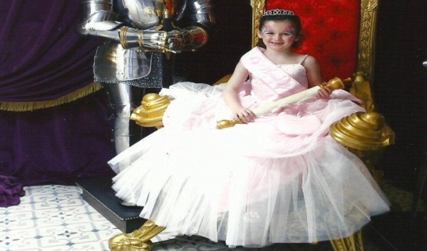 Mothers spending £1,000 to turn daughters into Disney Princesses - VIDEO