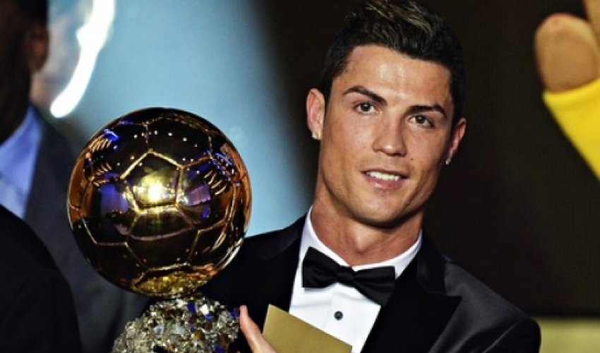 Cristiano Ronaldo wins Fifa Ballon d Or