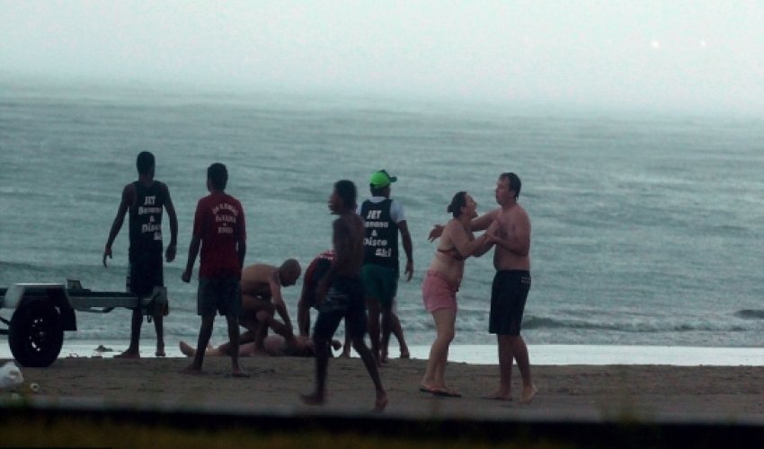 Tourist killed by lightning as she ran into the sea - PHOTO Tourist killed by lightning as she ran into the sea - PHOTO