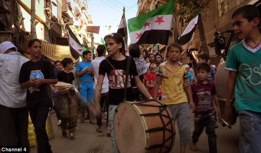 Girl of 8 among children helping rebels on frontline in Syria's brutal civil war - PHOTO+VIDEO Girl of 8 among children helping rebels on frontline in Syria's brutal civil war - PHOTO+VIDEO
