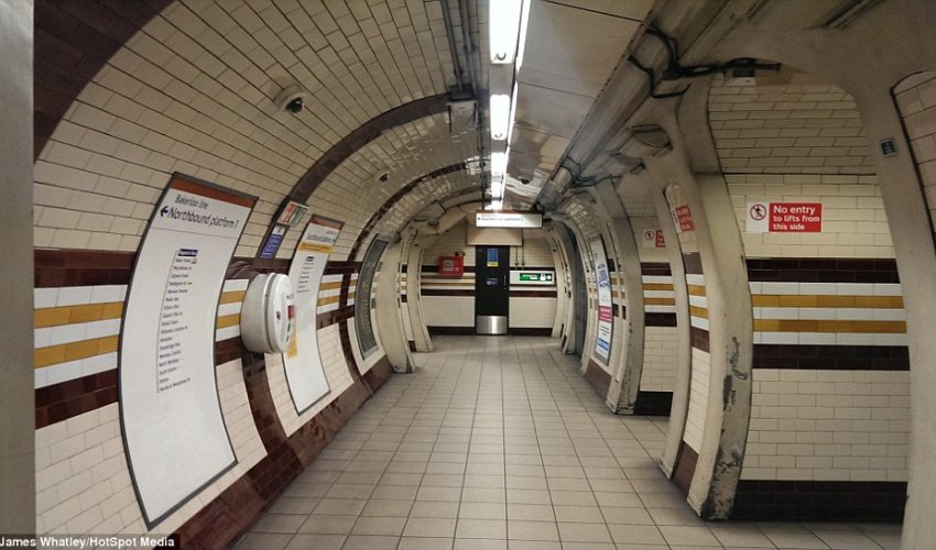 Pictures capture eerily deserted early morning London Underground - PHOTO