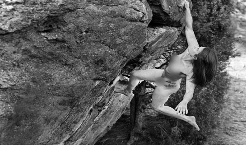 Bare women climb mountains all over the world for 'Stone Nudes' calender - PHOTO