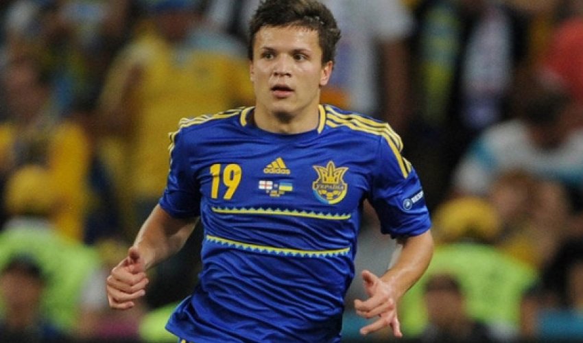 Ukraine star Yevhen Konoplyanka 'signs' Liverpool deal