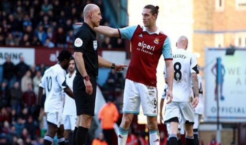 West Ham to make new appeal over Carroll red card