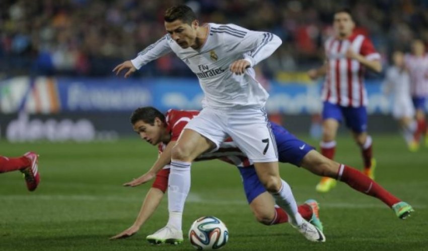 Cristiano Ronaldo Hit in the Head with a Lighter Thrown from Stands