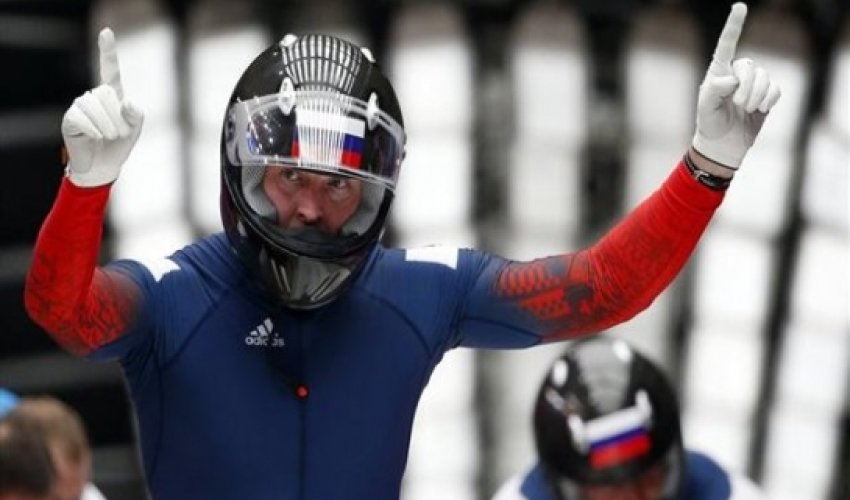 Bobsleigh - Russian leads two-man bob, Jamaica last