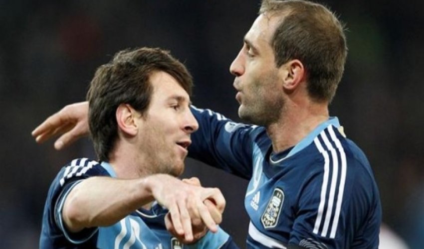 Liga - Zabaleta invites Messi for fish and chips in Didsbury