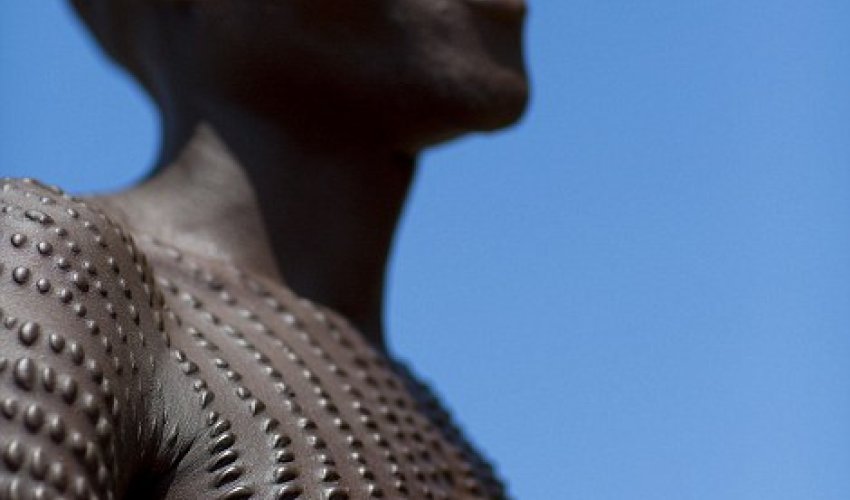 Body modifications created with thorns and razor blades - PHOTO+VIDEO
