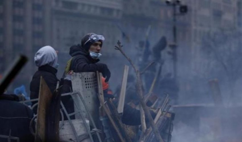Ukraine President agrees truce with opponents as West prepares sanctions Ukraine President agrees truce with opponents as West prepares sanctions
