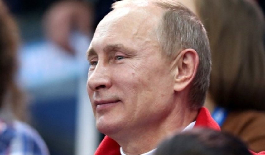 Bernie Ecclestone 'completely agrees' with Vladimir Putin on homosexuality Bernie Ecclestone 'completely agrees' with Vladimir Putin on homosexuality
