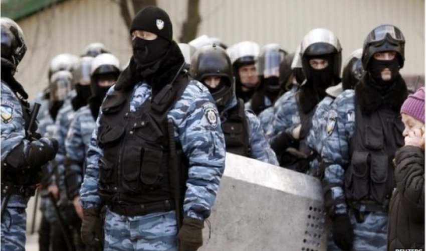 Ukraine 'disbands elite Berkut anti-riot police' Ukraine 'disbands elite Berkut anti-riot police'