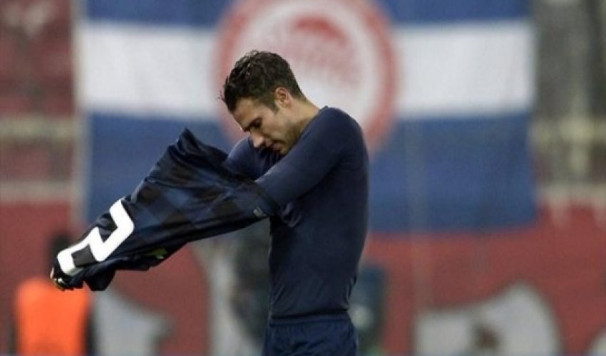 Van Persie criticises United team-mates