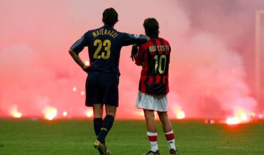 Most Powerful Photographs in the History of Football - PHOTO