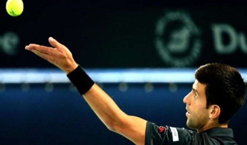 Djokovic eases through but Federer struggles in Dubai