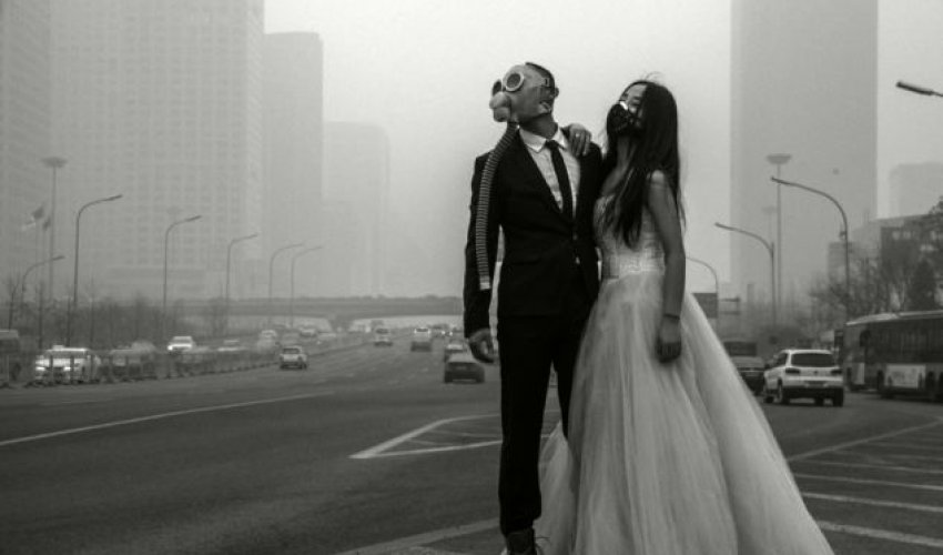 Couple poses in gas masks and wedding outfits to protest severe smog - PHOTO
