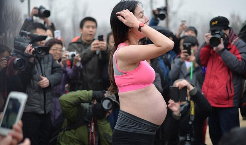 Eight-month pregnant wife becomes a local celebrity - PHOTO Eight-month pregnant wife becomes a local celebrity - PHOTO