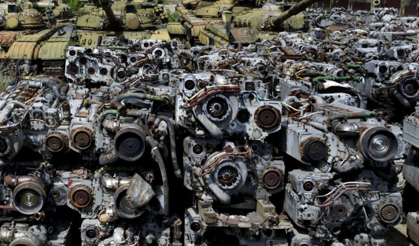 Hundreds of rusting tanks found abandoned in a secret Ukrainian depot - PHOTO