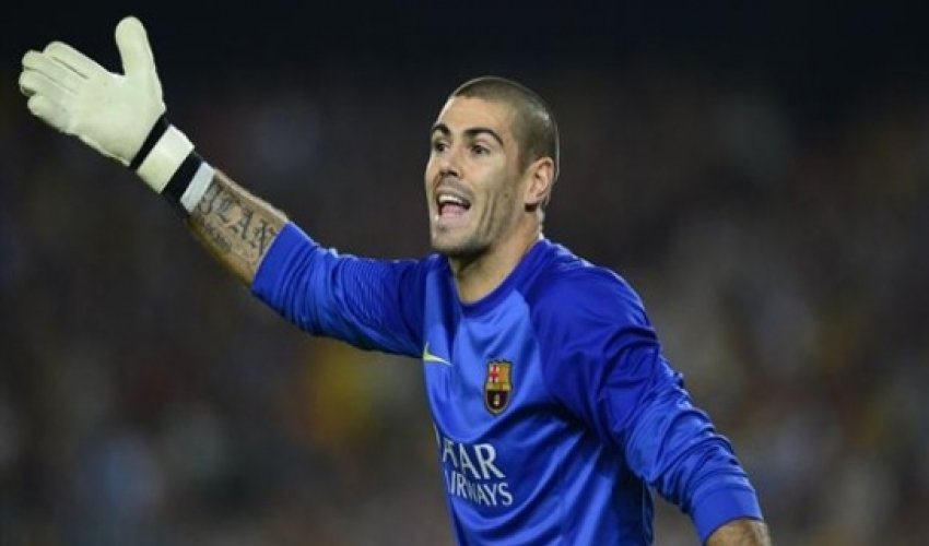 Valdes: Barca fans now chant my name, but I’m still leaving