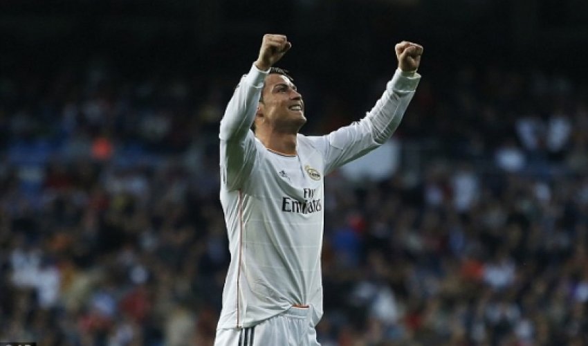 Ronaldo beats Messi AGAIN - VIDEO