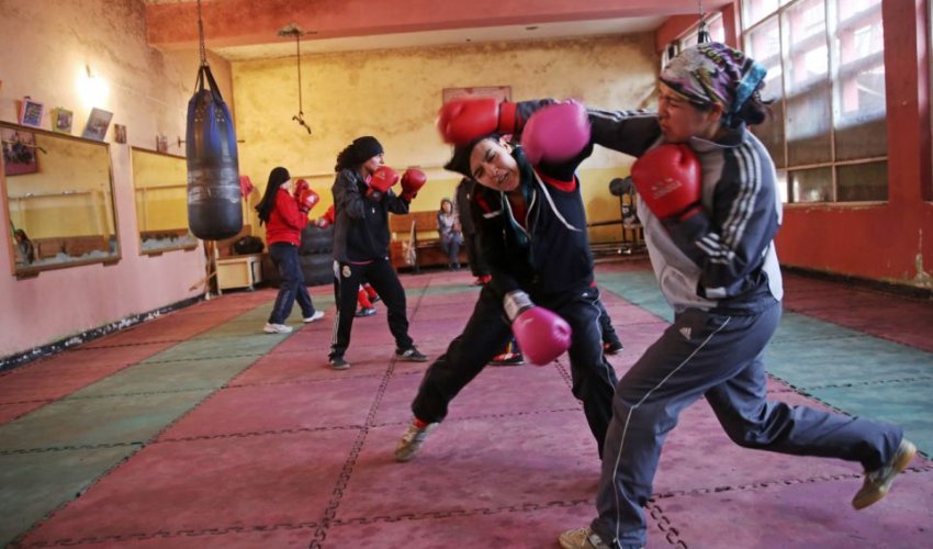 The women who refuse to throw in the towel The women who refuse to throw in the towel