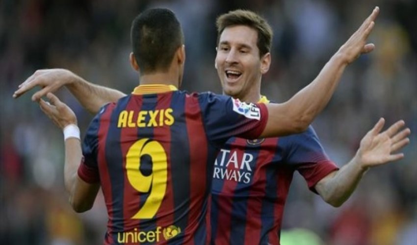 Messi bags hat-trick to break Barca goalscoring record