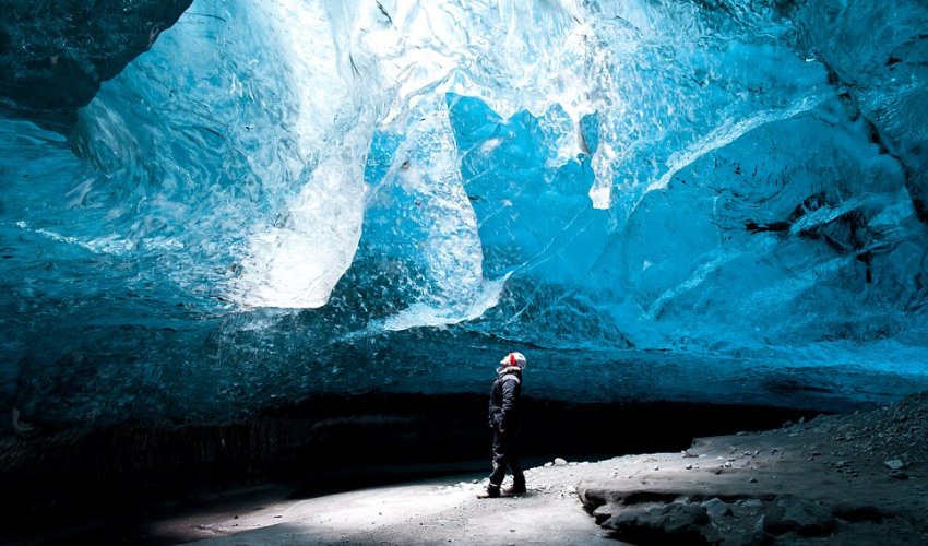 Iceland's crystal ice caves are pretty awesome - PHOTO Iceland's crystal ice caves are pretty awesome - PHOTO
