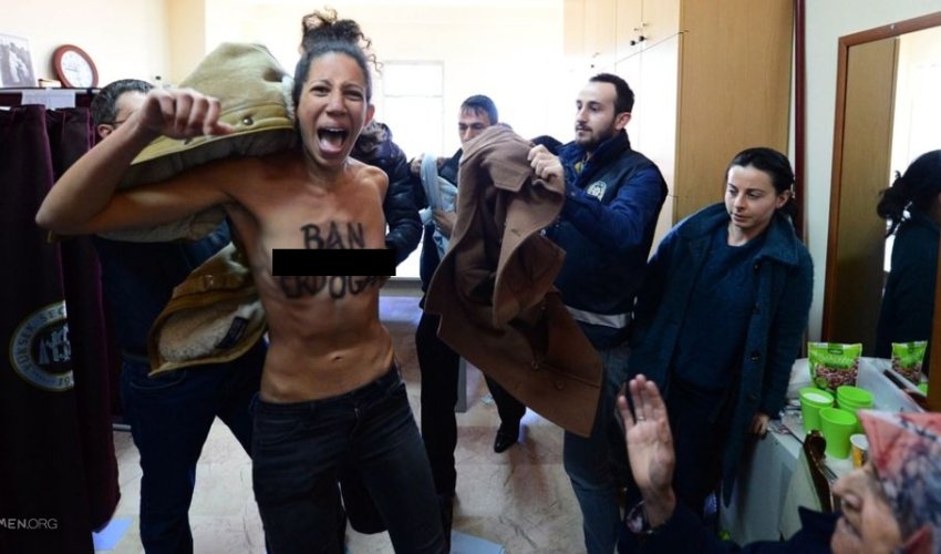 Femen activists stage anti-Erdogan protest at Istanbul polling station - PHOTO+VIDEO
