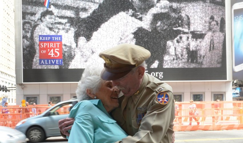 What The Most Romantic Photos Of All Time Can Teach Us About Love - PHOTO