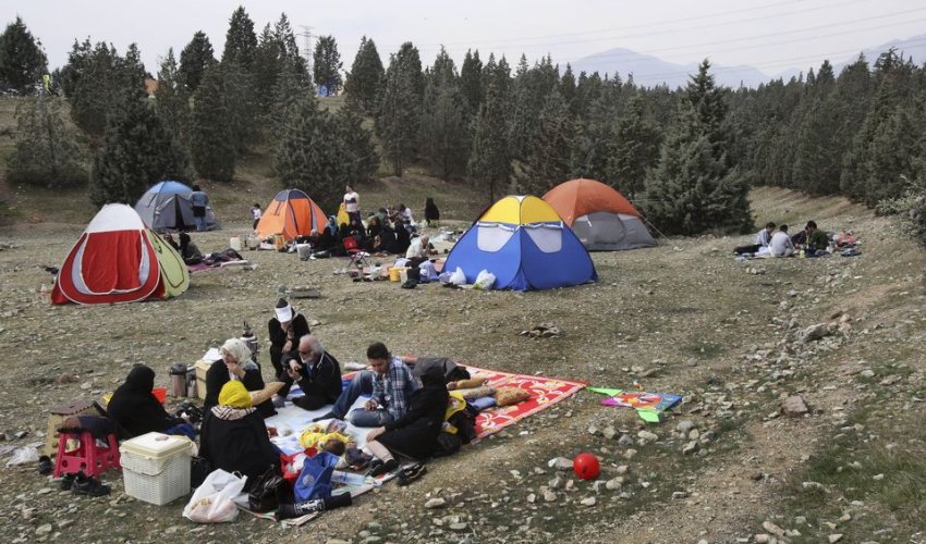 Iranians avoid bad luck with outdoor festival - PHOTO Iranians avoid bad luck with outdoor festival - PHOTO
