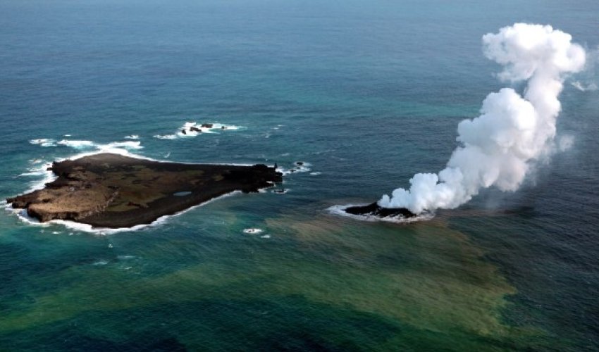 Volcanic island eats another off Japan - PHOTO Volcanic island eats another off Japan - PHOTO