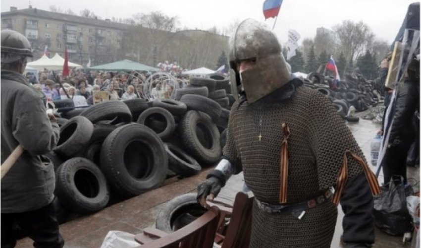 Ukraine leader Yatsenyuk holds talks in troubled east