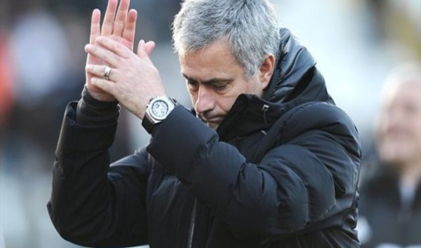 Chelsea fans to pay millionaire Mourinho's fine