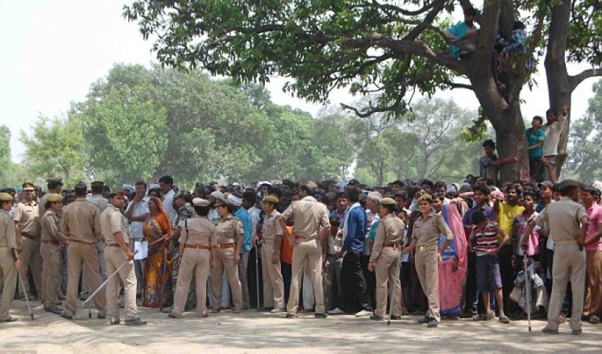 Two girls found hanged in India - PHOTO Two girls found hanged in India - PHOTO