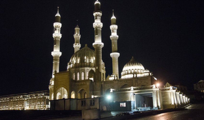 Qafqazın ən böyük məscidi - Fotolar