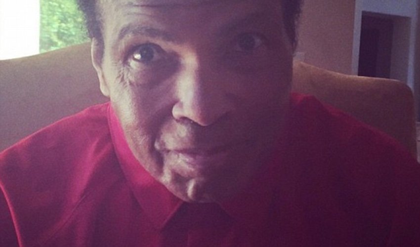 Muhammad Ali, 72, takes to Instagram