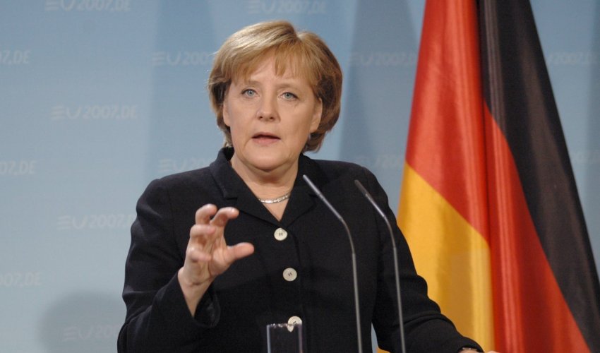 Angela Merkelin gözlənilmədən halı pisləşib Angela Merkelin gözlənilmədən halı pisləşib