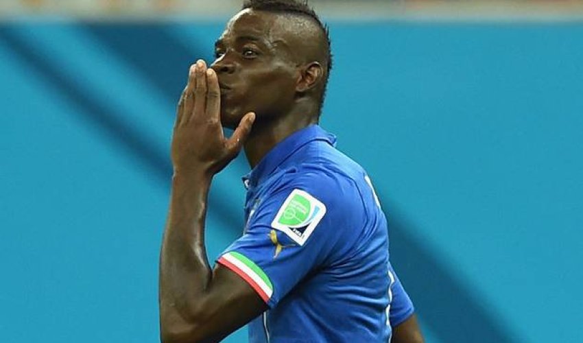 Mario Balotelli's 'I want a kiss from Queen'