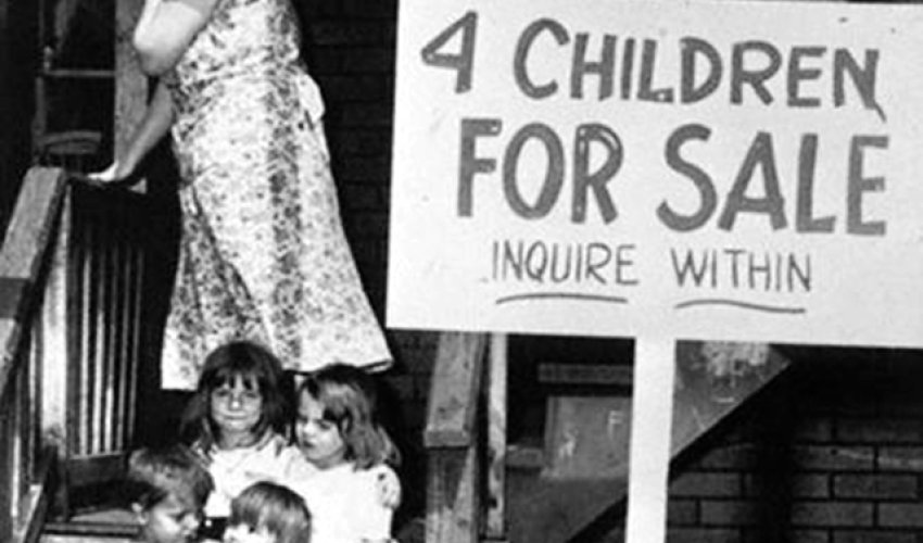 Uşaqlarını satan ana - Fotolar