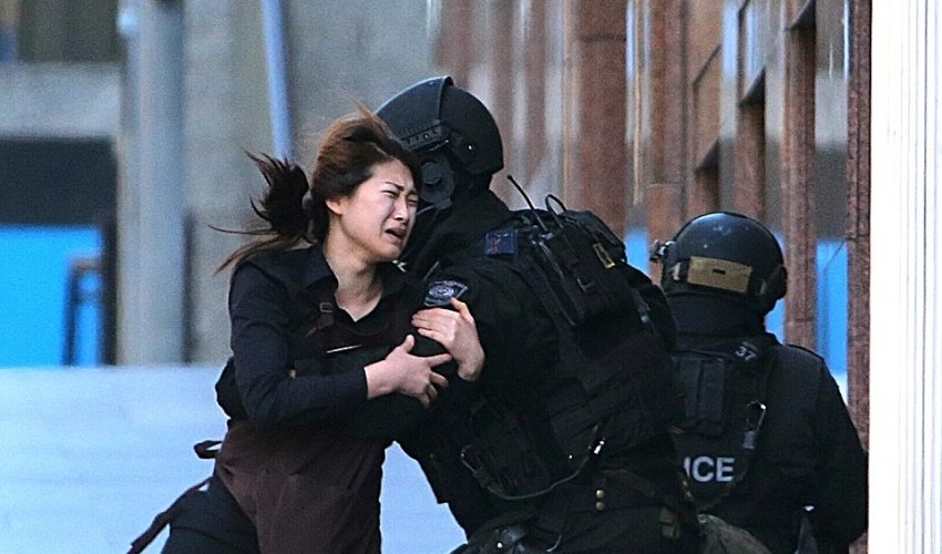 Lights out at siege cafe as stand-off enters 12th hour