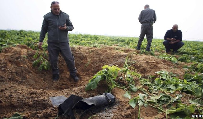 Israel launches Gaza air strike on 'Hamas target' Israel launches Gaza air strike on 'Hamas target'