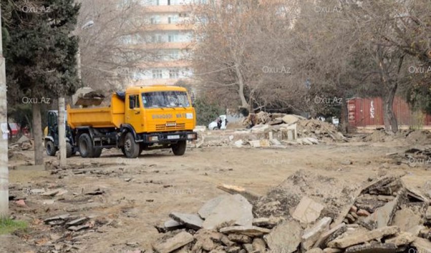 В Баку демонтируют памятник