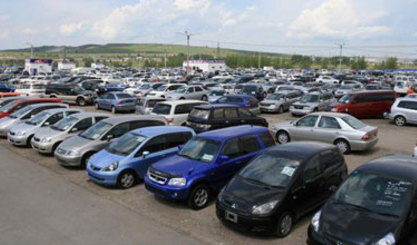 Qiyməti ölən rus maşınları Bakıya axışır