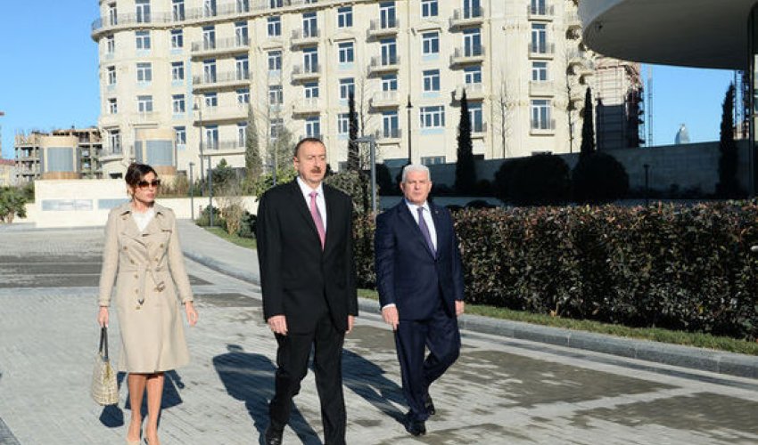 Ильхам Алиев посетил офисное здание «Baku White City» Ильхам Алиев посетил офисное здание «Baku White City»