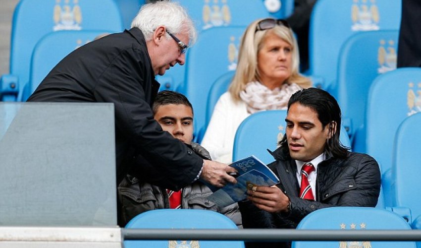 Van Gaal ordered Radamel Falcao off team bus to sign autographs