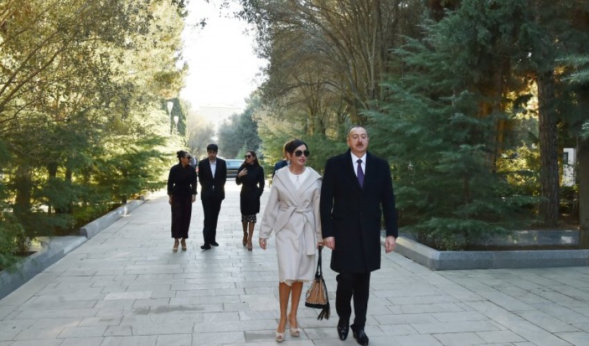 Prezident ailəsi ilə Fəxri xiyabanda - FOTOLAR