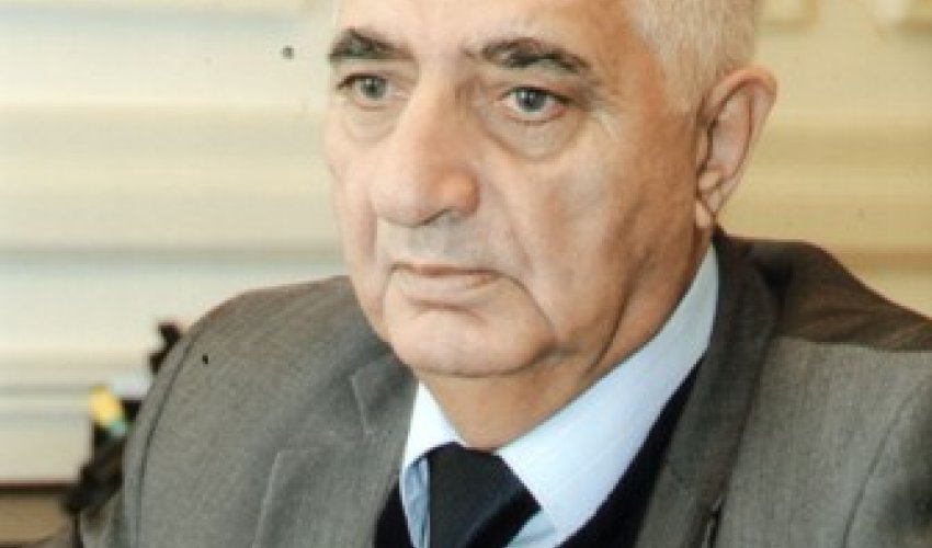 Fikrət Qocanın kitabı İtaliya nəşriyyatında Fikrət Qocanın kitabı İtaliya nəşriyyatında