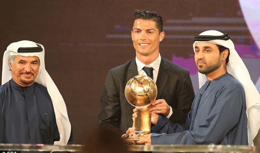 Cristiano Ronaldo receives best player of 2014