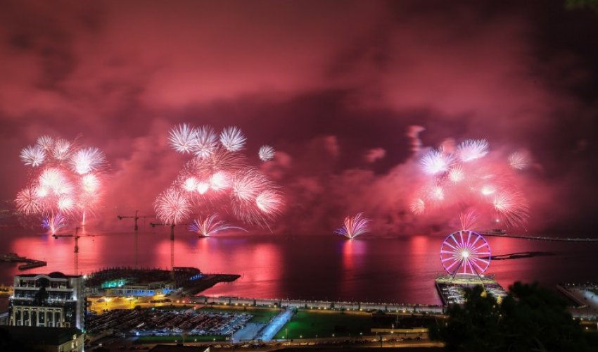 Bakı 2015-ci ili belə qarşıladı - Fotolar