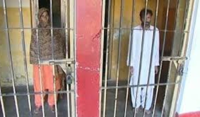 Pakistan acid attack parents 'feared dishonour' Pakistan acid attack parents 'feared dishonour'