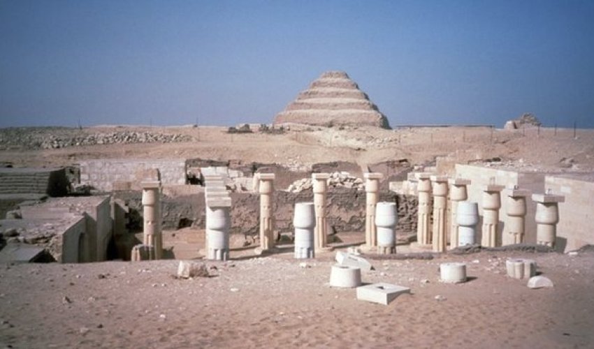 Egypt archaeologists find unknown queen's tomb Egypt archaeologists find unknown queen's tomb